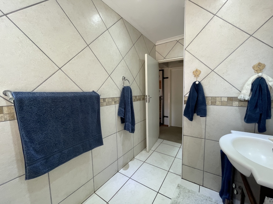 4 Bedroom Property for Sale in Country Club Western Cape